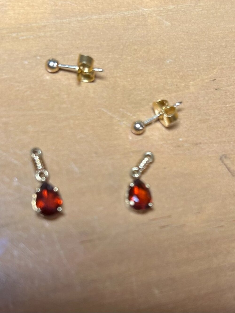 18k yellow gold 7x5mm Pear Shaped Brazilian Topaz paired with 10K studs earrings - Picture 5 of 6